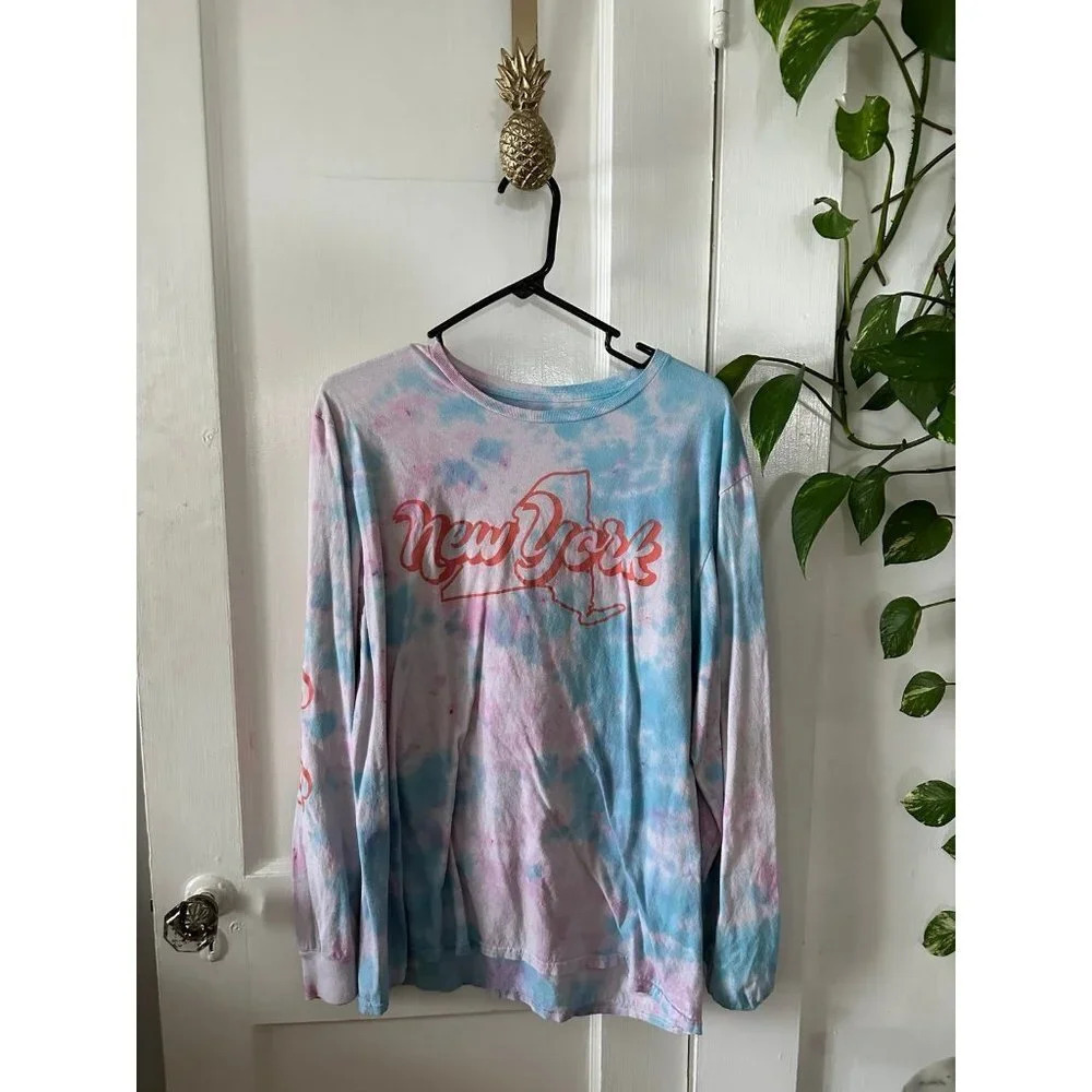 Mad Engine Women’s size large NEW YORK tie dye long sleeve shirt